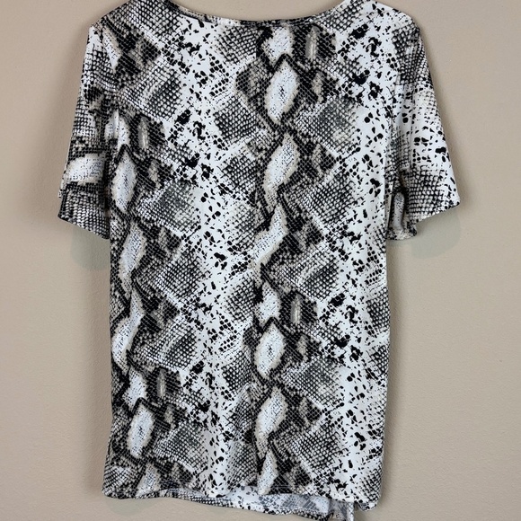 NWT NY Collection Short Sleeve Snake Print Pullover Top with Drawstring Detail - Picture 6 of 11